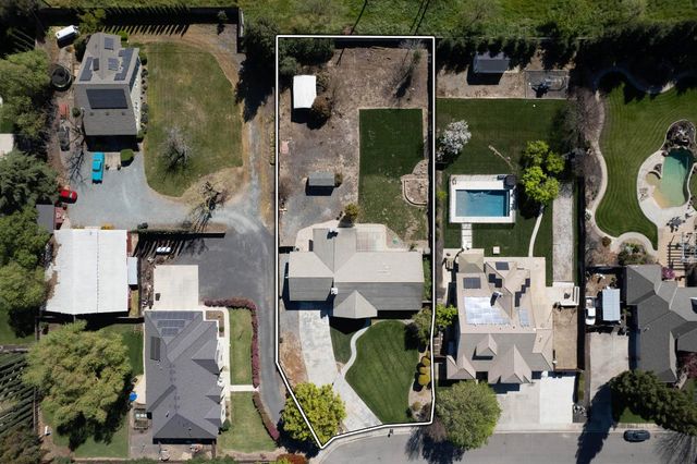 10324 Rio Sombra Ct, Oakdale, CA 95361