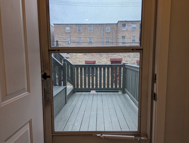 5650 N Spaulding Avenue 2, Chicago, IL 60659