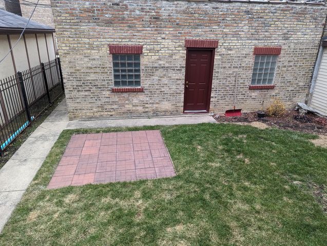 5650 N Spaulding Avenue 2, Chicago, IL 60659