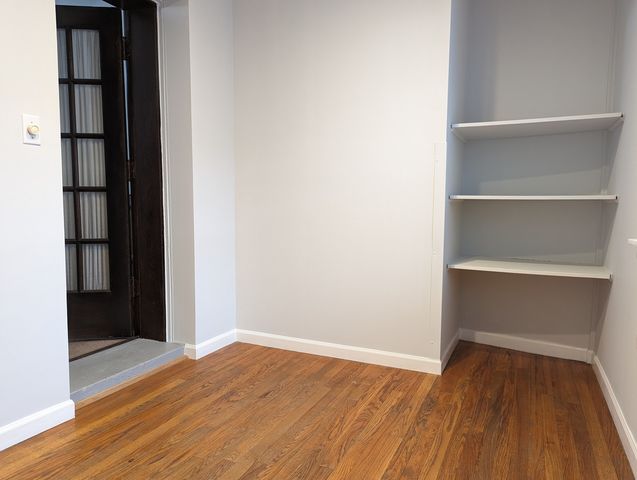5650 N Spaulding Avenue 2, Chicago, IL 60659