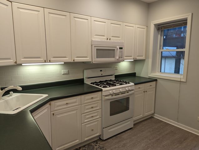 5650 N Spaulding Avenue 2, Chicago, IL 60659