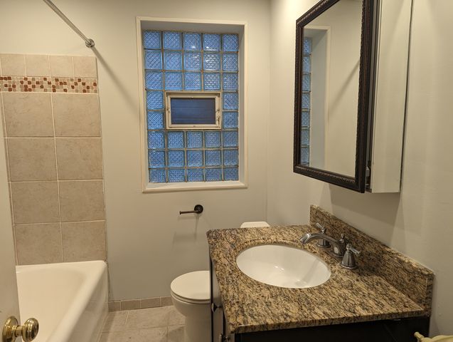 5650 N Spaulding Avenue 2, Chicago, IL 60659