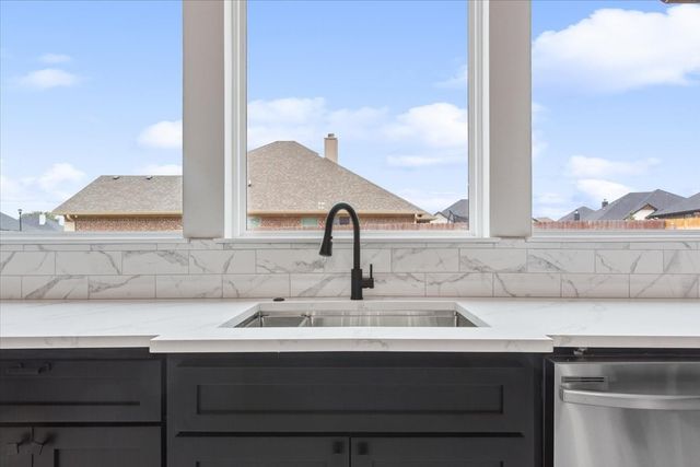 959 Gallant Fox Road, Hewitt, TX 76643