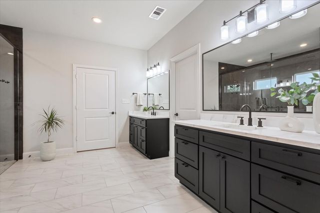 959 Gallant Fox Road, Hewitt, TX 76643