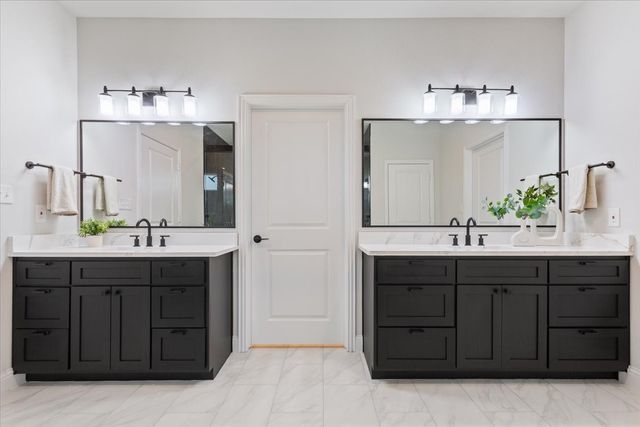 959 Gallant Fox Road, Hewitt, TX 76643