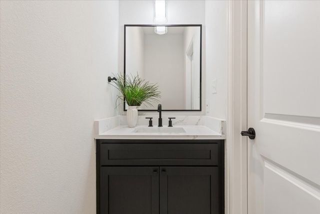 959 Gallant Fox Road, Hewitt, TX 76643