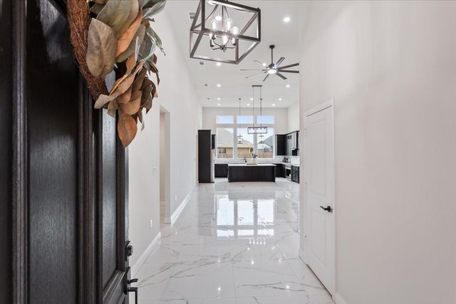 959 Gallant Fox Road, Hewitt, TX 76643