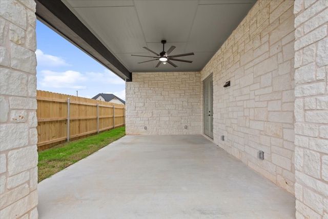 959 Gallant Fox Road, Hewitt, TX 76643