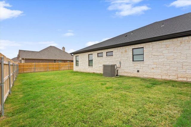 959 Gallant Fox Road, Hewitt, TX 76643