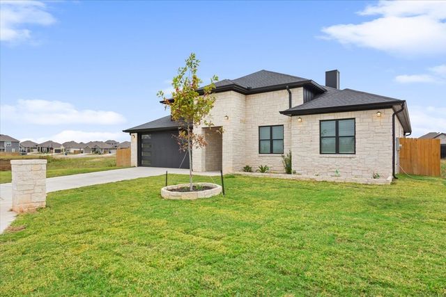 959 Gallant Fox Road, Hewitt, TX 76643