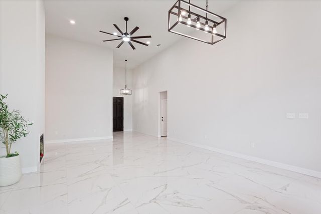 959 Gallant Fox Road, Hewitt, TX 76643