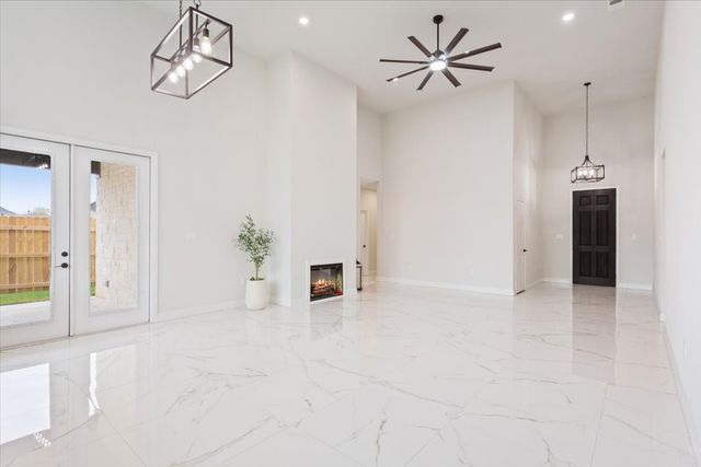 959 Gallant Fox Road, Hewitt, TX 76643