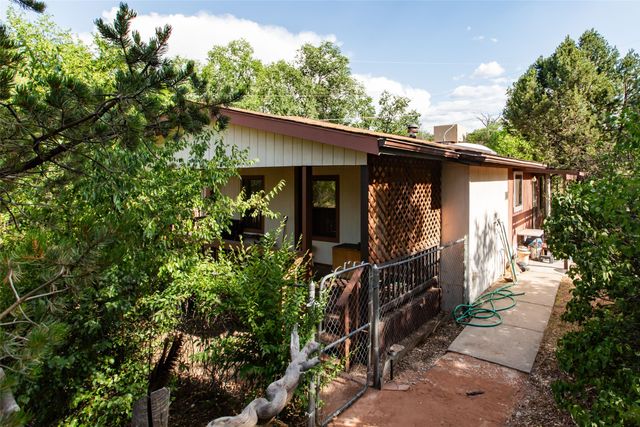 20 A Glowing Star Road, Santa Fe, NM 87506