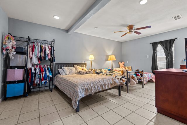 7036 Sandybrook Drive, Fort Worth, TX 76120
