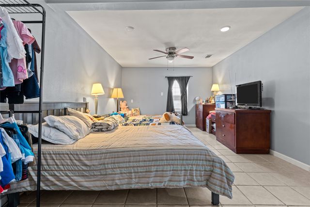 7036 Sandybrook Drive, Fort Worth, TX 76120