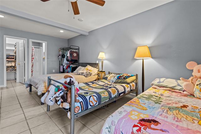7036 Sandybrook Drive, Fort Worth, TX 76120