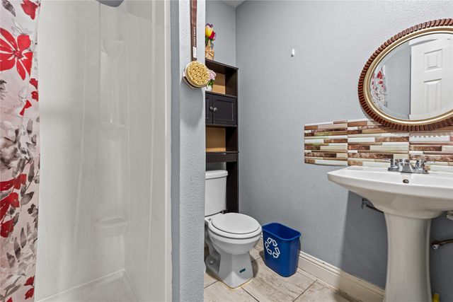 7036 Sandybrook Drive, Fort Worth, TX 76120