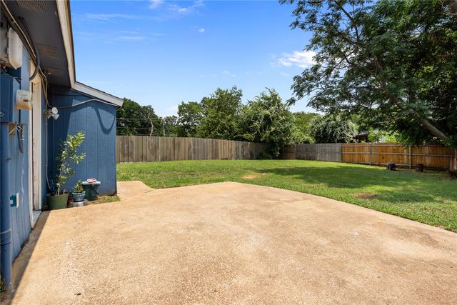 7036 Sandybrook Drive, Fort Worth, TX 76120