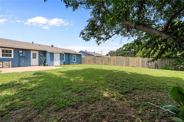 7036 Sandybrook Drive, Fort Worth, TX 76120
