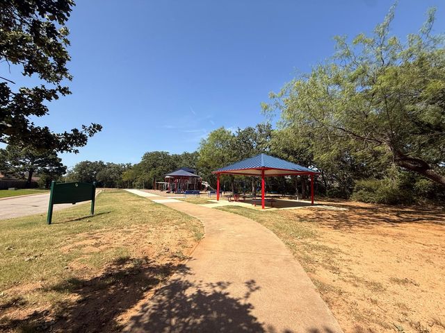 7036 Sandybrook Drive, Fort Worth, TX 76120