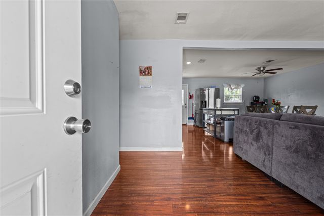 7036 Sandybrook Drive, Fort Worth, TX 76120