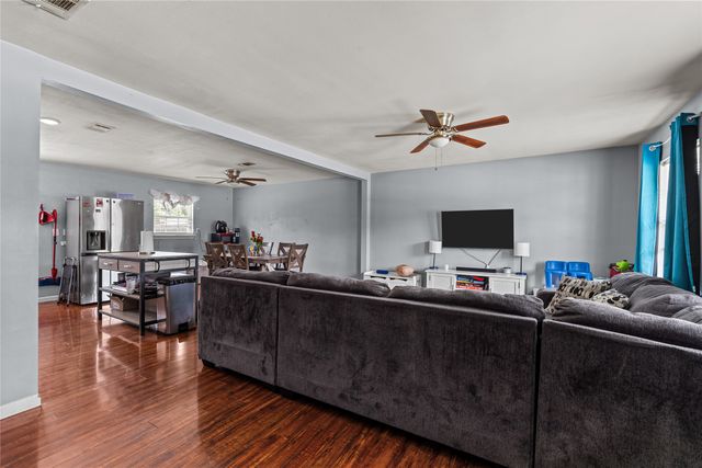 7036 Sandybrook Drive, Fort Worth, TX 76120
