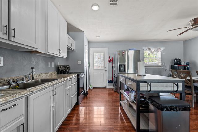 7036 Sandybrook Drive, Fort Worth, TX 76120