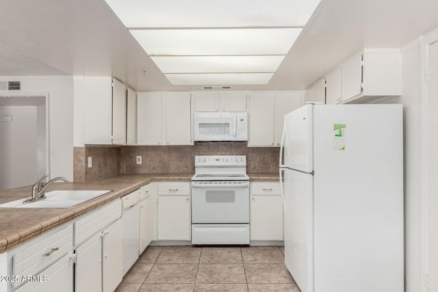 9646 N 47TH Avenue, Glendale, AZ 85302