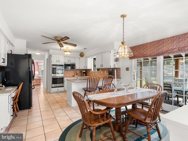 418 BEAUMONT CIR, West Chester, PA 19380