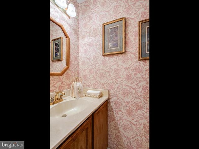 418 BEAUMONT CIR, West Chester, PA 19380