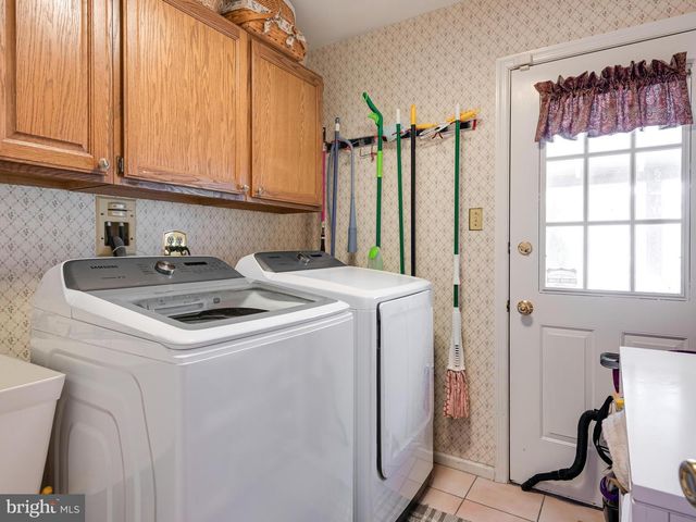 418 BEAUMONT CIR, West Chester, PA 19380