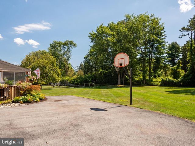 418 BEAUMONT CIR, West Chester, PA 19380