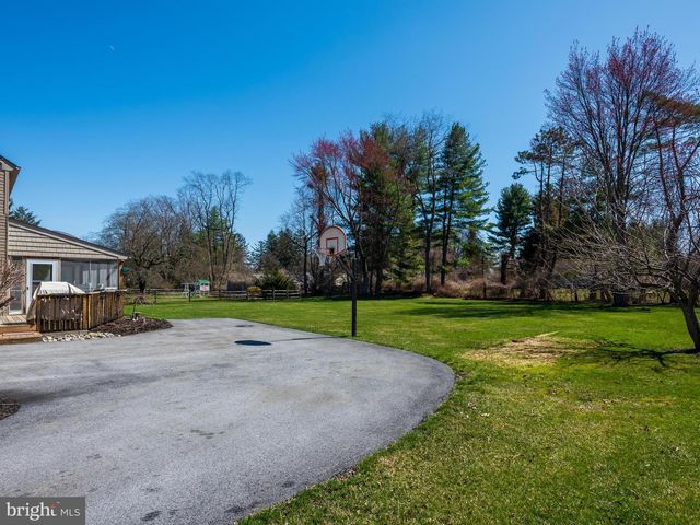 418 BEAUMONT CIR, West Chester, PA 19380