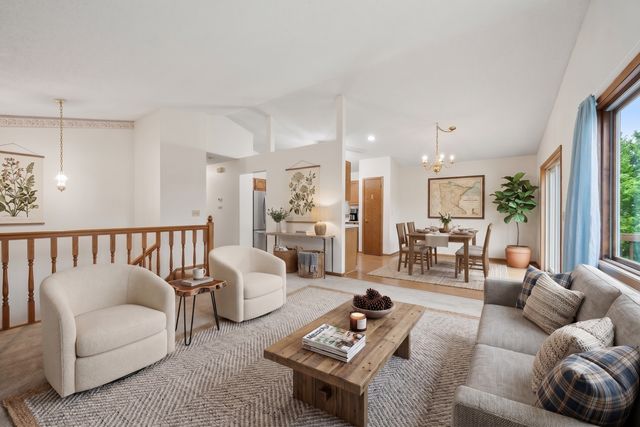 12967 Eagle Bluff Drive, Burnsville, MN 55337