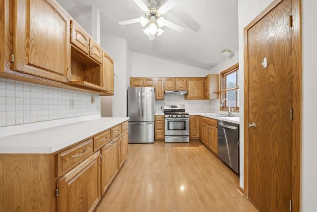 12967 Eagle Bluff Drive, Burnsville, MN 55337
