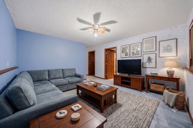 12967 Eagle Bluff Drive, Burnsville, MN 55337