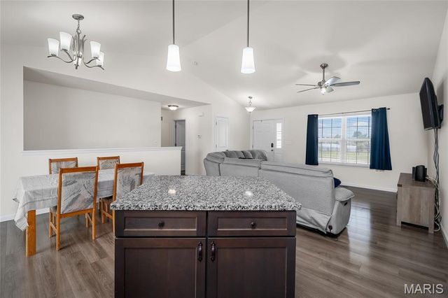 829 Warrior Ridge Drive, Warrenton, MO 63383