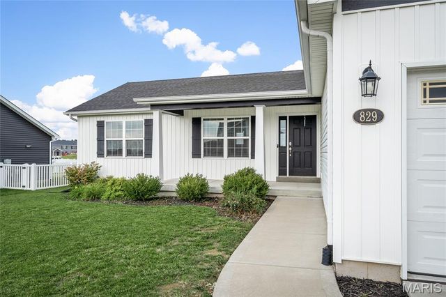 829 Warrior Ridge Drive, Warrenton, MO 63383