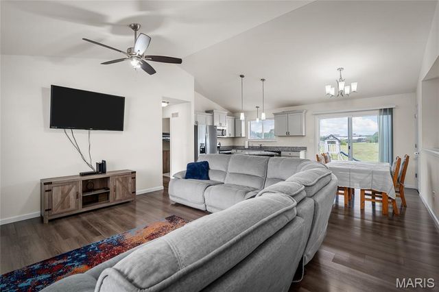 829 Warrior Ridge Drive, Warrenton, MO 63383
