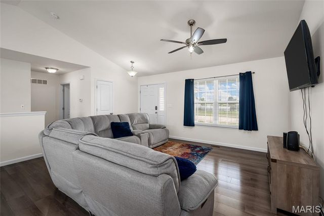 829 Warrior Ridge Drive, Warrenton, MO 63383
