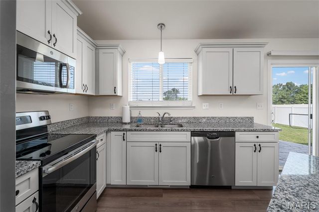829 Warrior Ridge Drive, Warrenton, MO 63383