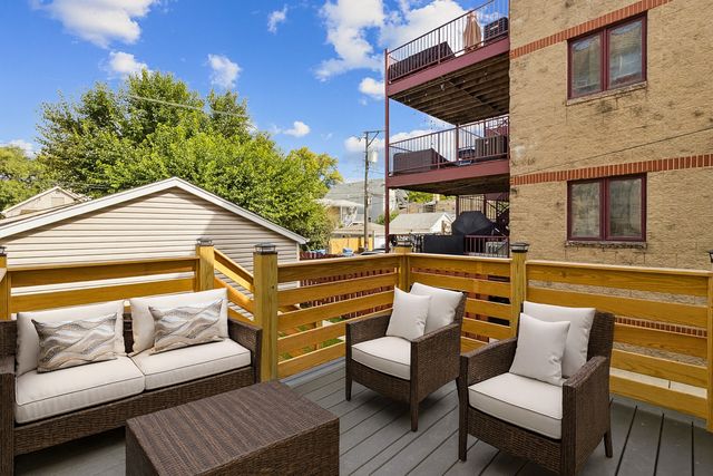 4718 W Addison Street, Chicago, IL 60641