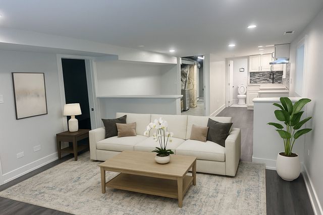 4718 W Addison Street, Chicago, IL 60641