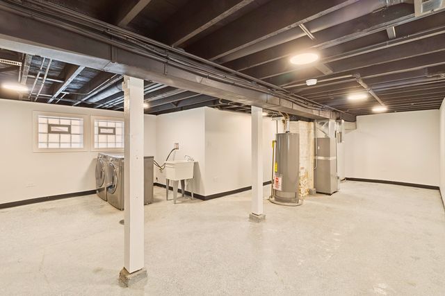 4718 W Addison Street, Chicago, IL 60641