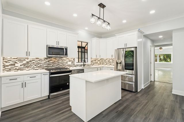 4718 W Addison Street, Chicago, IL 60641