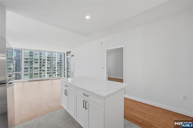 20 Newport Parkway 2012, Jersey City, NJ 07310