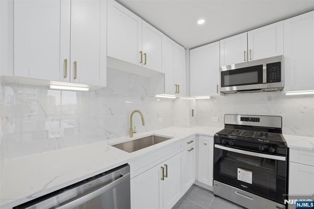 20 Newport Parkway 2012, Jersey City, NJ 07310