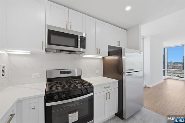 20 Newport Parkway 2012, Jersey City, NJ 07310