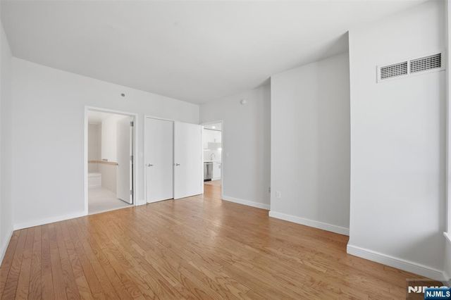 20 Newport Parkway 2012, Jersey City, NJ 07310