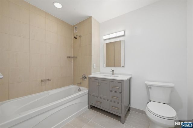 20 Newport Parkway 2012, Jersey City, NJ 07310